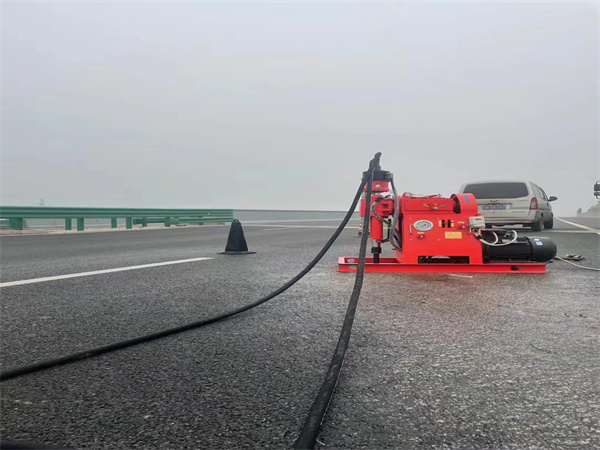 甘洛马路路基路面开裂下沉注浆加固灌浆